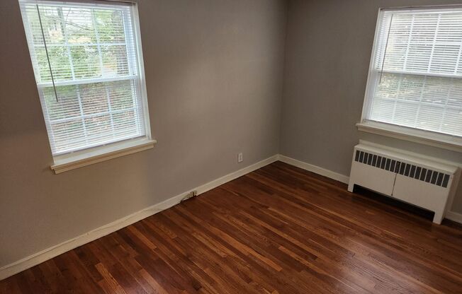 2 beds, 1 bath, 897 sqft, $2,335, Unit E-17
