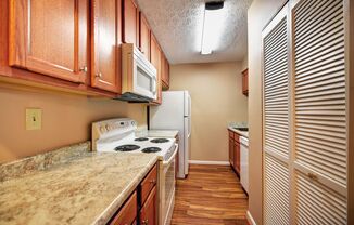 Highlands 2 bedroom apartment walking distance to Bardstown Road.