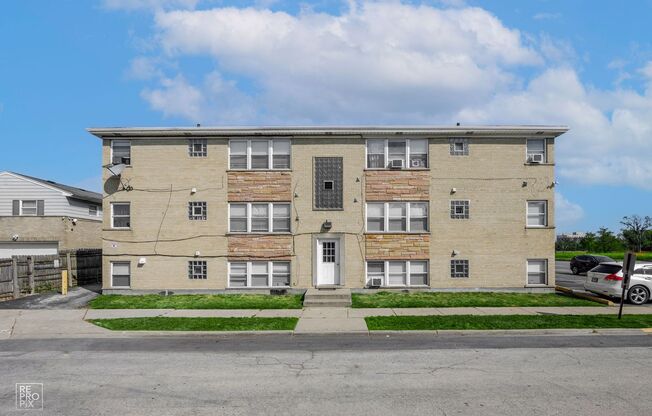1550 N 1 AVE