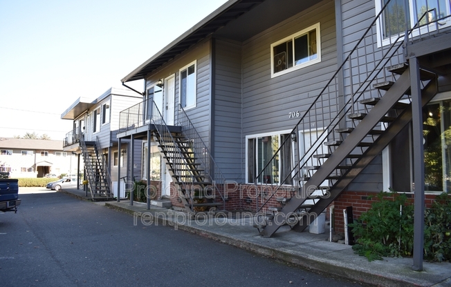 702 NE 99 AVE