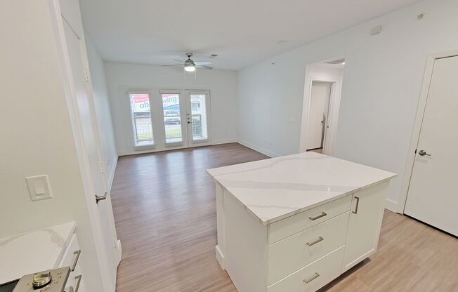 1 bed, 1 bath, 748 sqft, $2,035