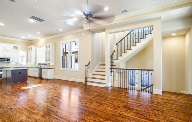 Townhome walking distance from Farmer's Market!
