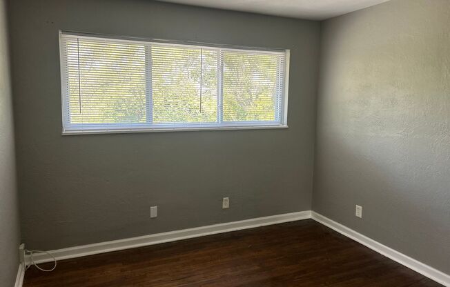 2 beds, 1 bath, 750 sqft, $1,070, Unit B05 1040 16