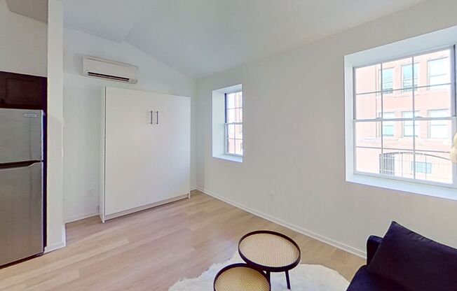 Studio, 1 bath, 400 sqft, $1,724, Unit 305