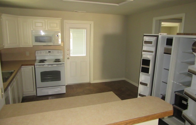 2 beds, 1 bath, $1,095