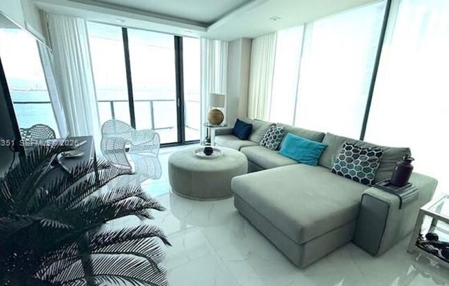3 beds, 2 baths, 1,395 sqft, $7,250, Unit 460 NE 28th St # 2908