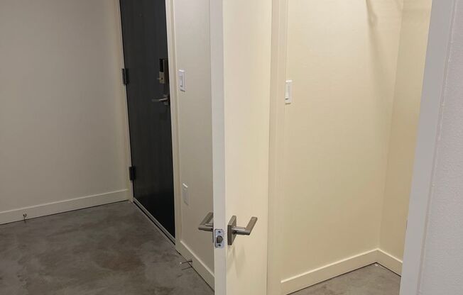 2 beds, 1 bath, 660 sqft, $2,895, Unit 210