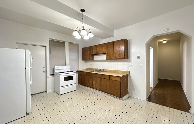 3147 Medill