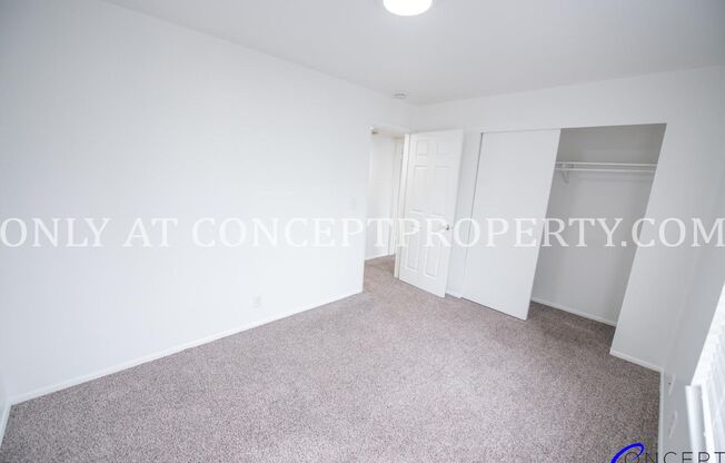 2 beds, 1 bath, 920 sqft, $1,249, Unit 32