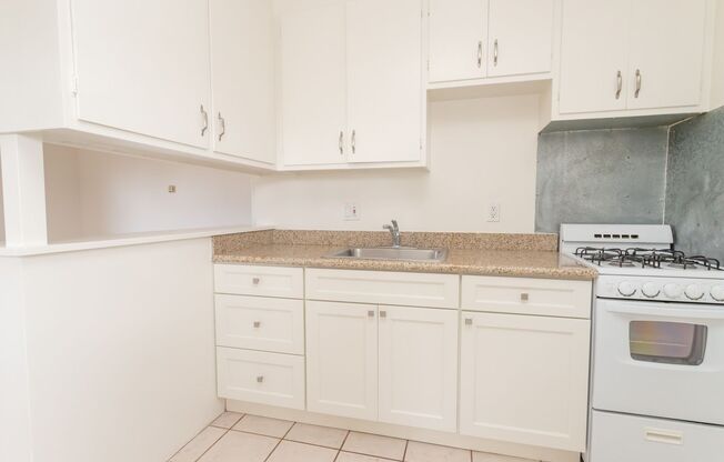 2 beds, 1 bath, $1,999, Unit E