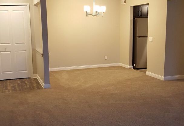 2 beds, 1 bath, 1,090 sqft, $1,450, Unit 3906 - 306