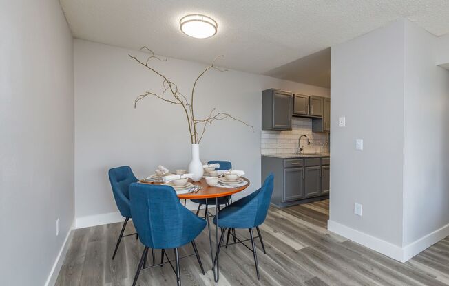 2 beds, 1 bath, 830 sqft, $1,399, Unit 01 - 0422