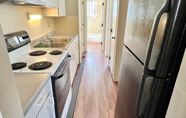 Spacious One Bedroom Apartment In The Heart Of Downtown Denver! Covered Parking!!