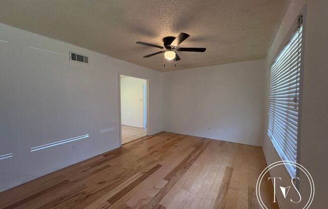 RATE DROP ALERT (was $2000/month) and FALL MOVE-IN SPECIAL: $500 OFF 1st MONTH'S RENT!**
