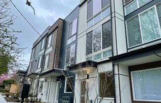 Elegant Wallingford Townhome