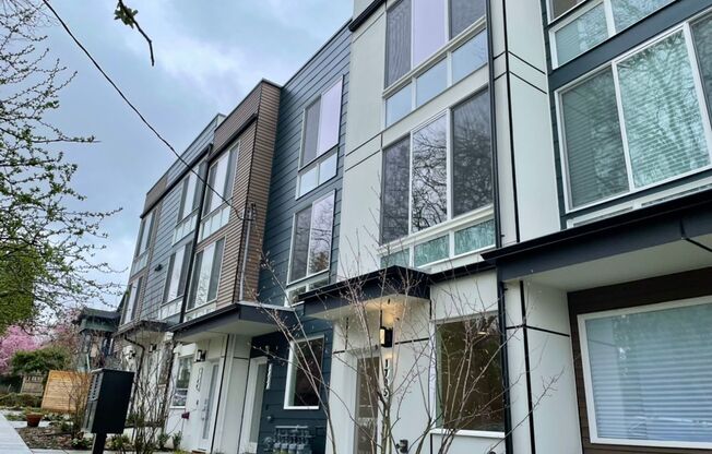 Elegant Wallingford Townhome