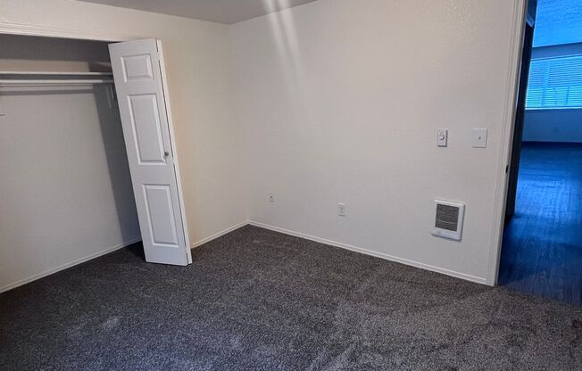 2 beds, 1 bath, 875 sqft, $1,350, Unit 127-40