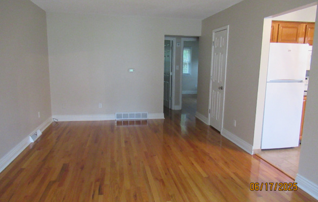 105 LOOMIS AVE