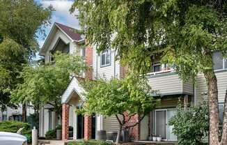 Property Exterior at Somerset Apartments in Lincoln, NE