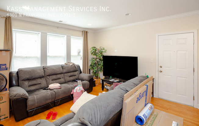 6301 N FRANCISCO AVE