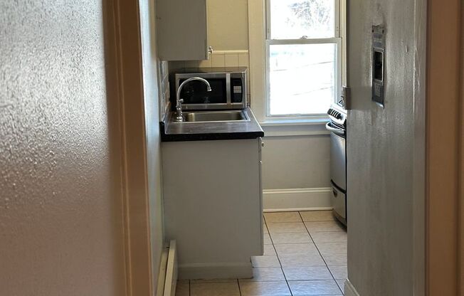 1 bed, 1 bath, 560 sqft, $999, Unit 205