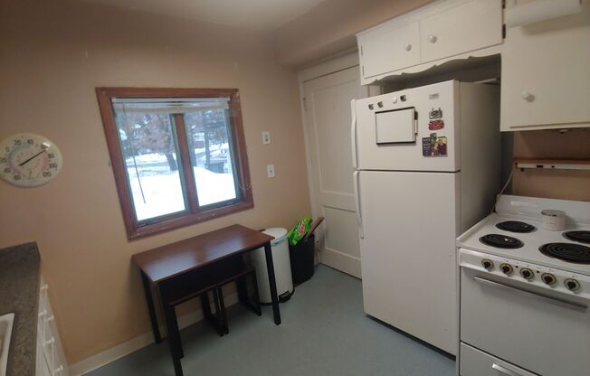 2 beds, 1 bath, $1,400