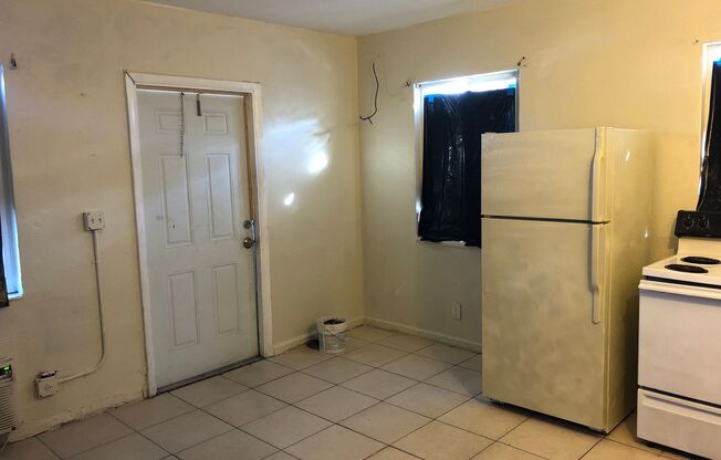 2 beds, 1 bath, 635 sqft, $1,683, Unit 1