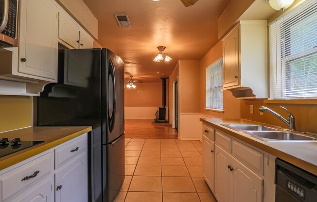 3 beds, 2 baths, $1,900