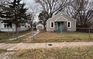 Cute 2 Bedroom 1 bath home in the Heart of Westside Springfield