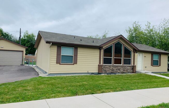 Hellgate Elementary School Area - 3 Bed, 2 Bath, Garage and a Fenced Yard