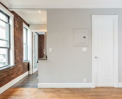 2 beds, 1 bath, $5,295, Unit 5F