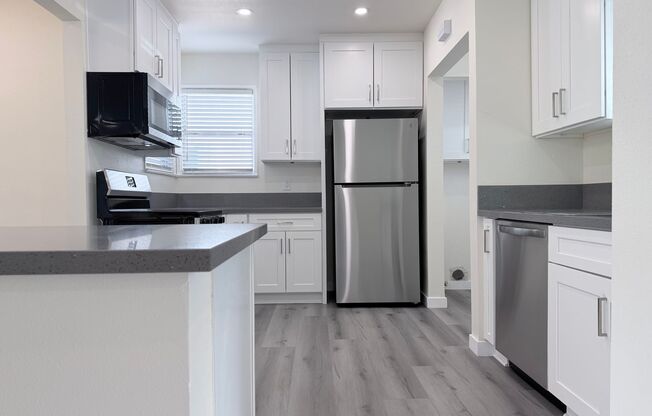 Cute 3 Bedroom / 1 1/4 Bathroom House in Van Nuys