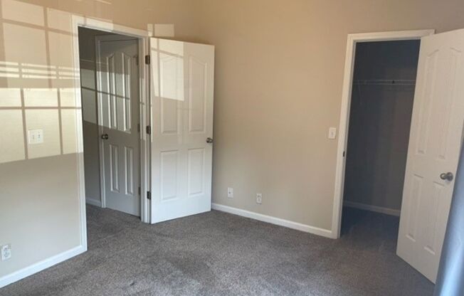 Newly upgraded 2br townhome