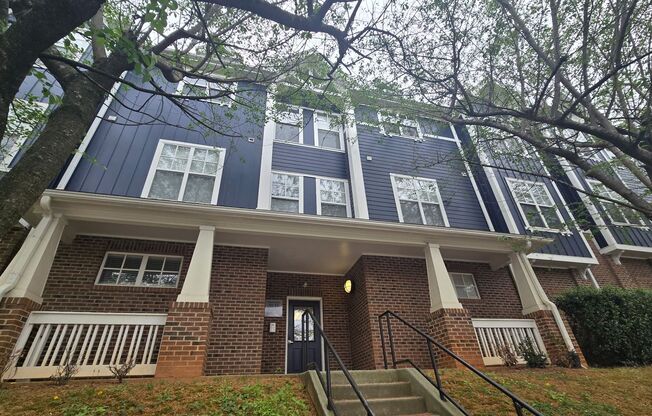 Charming 2 Bed, 2 Bathroom city Retreat Near Uptown Charlotte & Greenway Access
