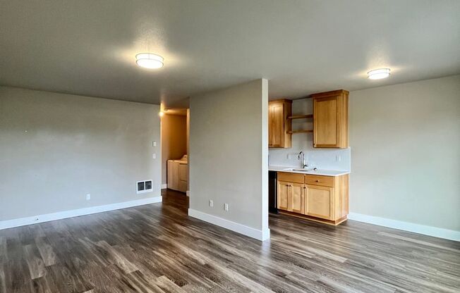 1 bed, 1 bath, $1,595, Unit 14
