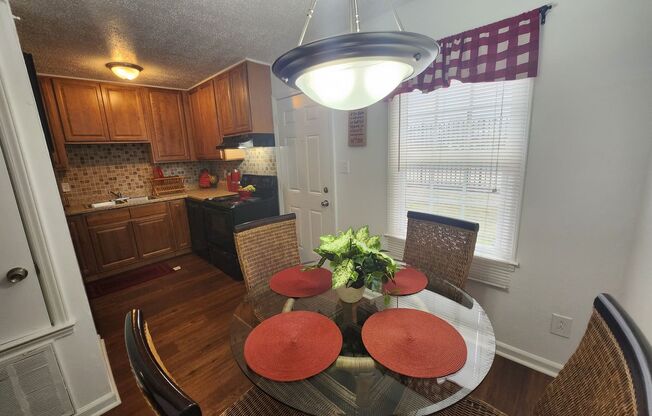 2 beds, 1.5 baths, 945 sqft, $1,210, Unit 4504-03