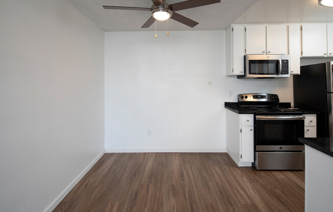 2 beds, 1 bath, 1,001 sqft, $2,395, Unit B-10