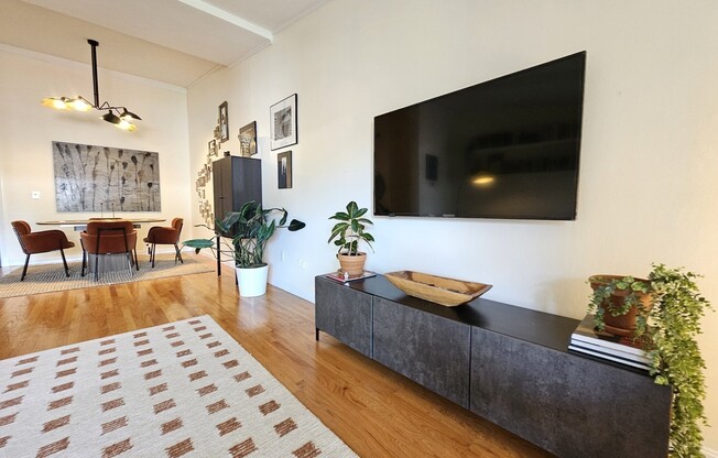 1 bed, 1 bath, 761 sqft, $2,600, Unit 16B