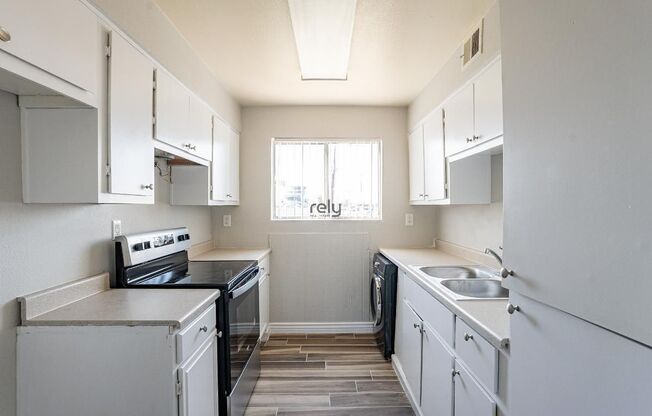 2 beds, 1 bath, 500 sqft, $925, Unit 102