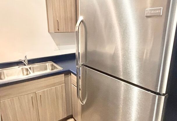 1 bed, 1 bath, 465 sqft, $1,325, Unit 111