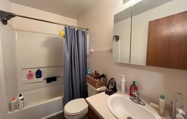 2 beds, 1.5 baths, $1,350, Unit 117