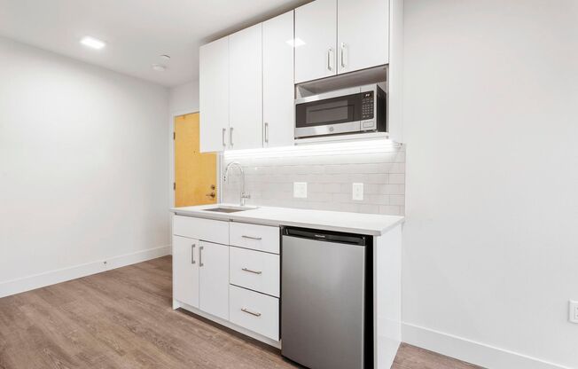 Studio, 1 bath, 233 sqft, $1,399