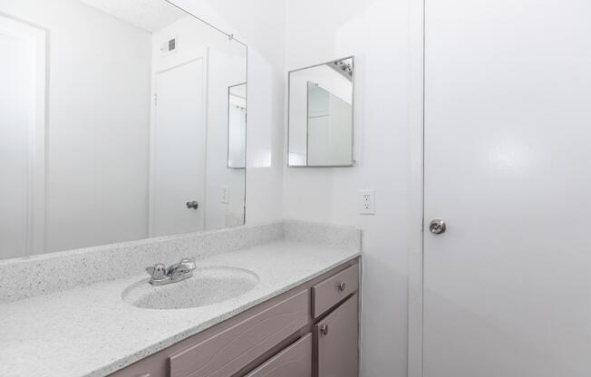 1 bed, 1 bath, 725 sqft, $681