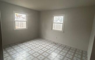 3 beds, 1 bath, $840