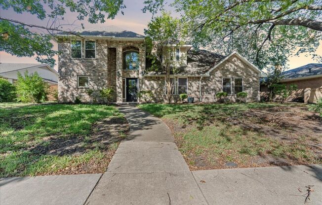 Recently Renovated 4-bed 3.5-bath 2-living areas with POOL in Plano's highly desirable Cloister Subdivision