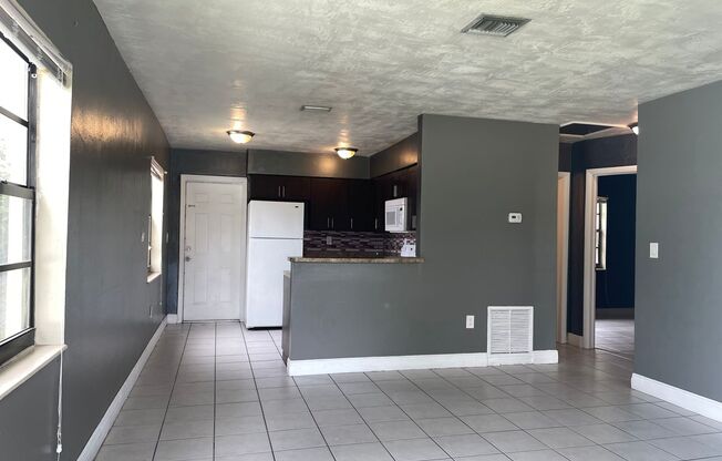 2 beds, 1 bath, 810 sqft, $1,900