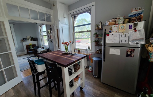 327 6 AVE SE