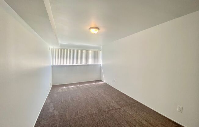 2 beds, 1 bath, 950 sqft, $1,295, Unit #100