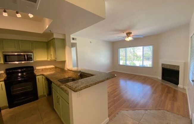 **RARE 1 BEDROOM/1 BATHROOM/1 CAR GARAGE CONDO IN NORTH SCOTTSDALE - GREAT LOCATION!! (Shea & 96th)**