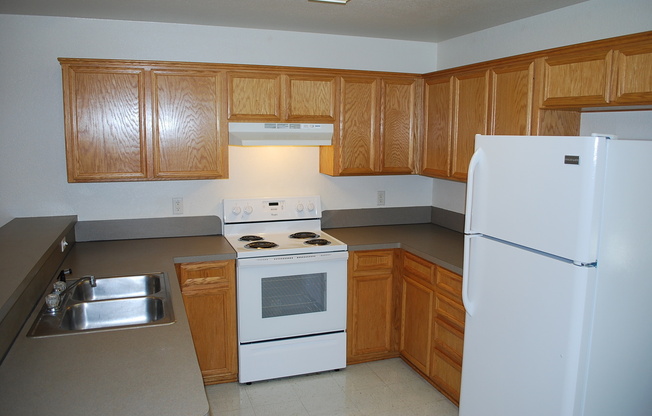 2 beds, 1 bath, 1,033 sqft, $925, Unit Unit B - STILL OCCUPIED BY RESIDENT